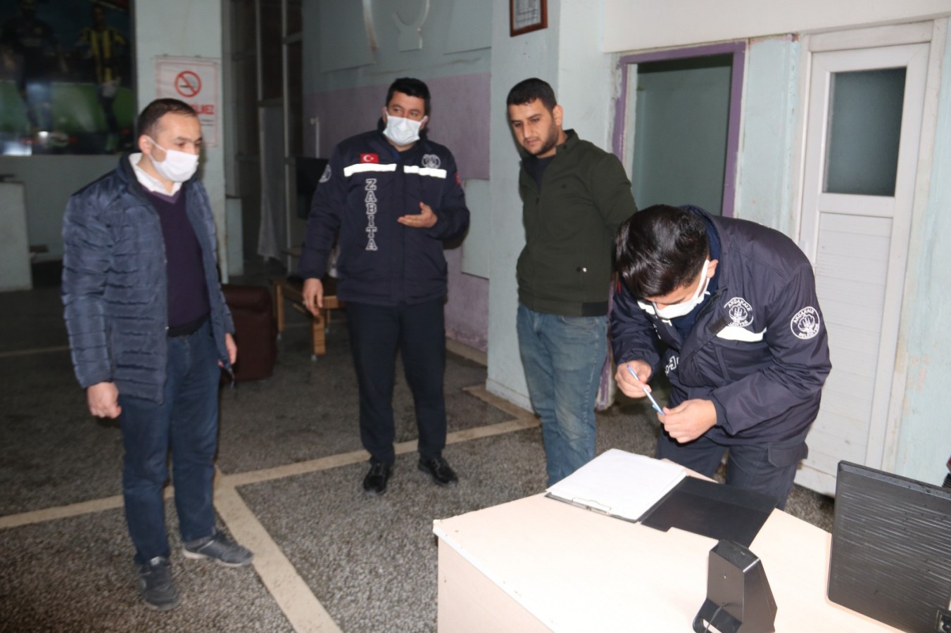 Zabıta ekiplerimiz ve polisten okul çevrelerinde ortak denetim