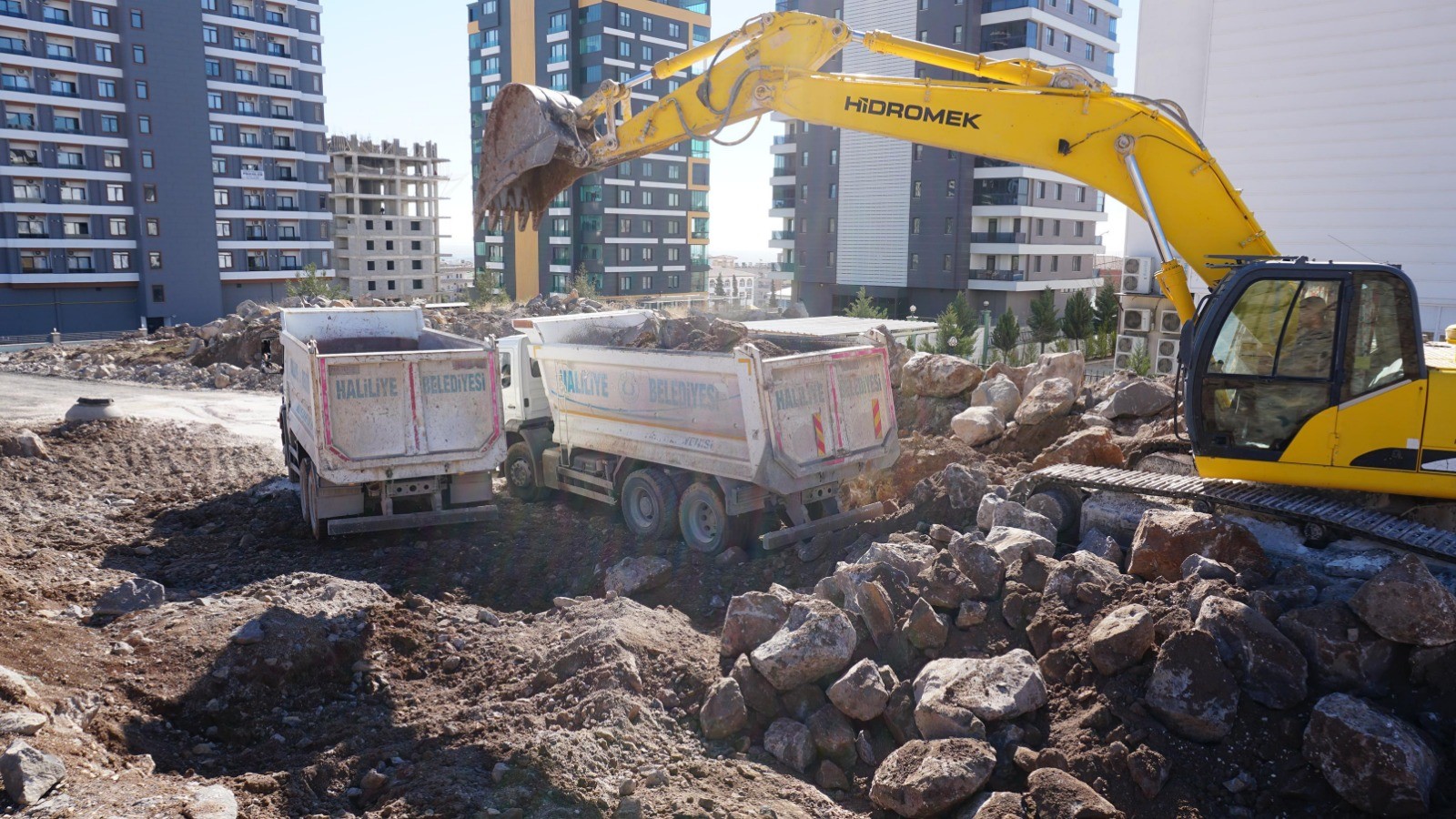 İlçede yol çalışmaları sürüyor