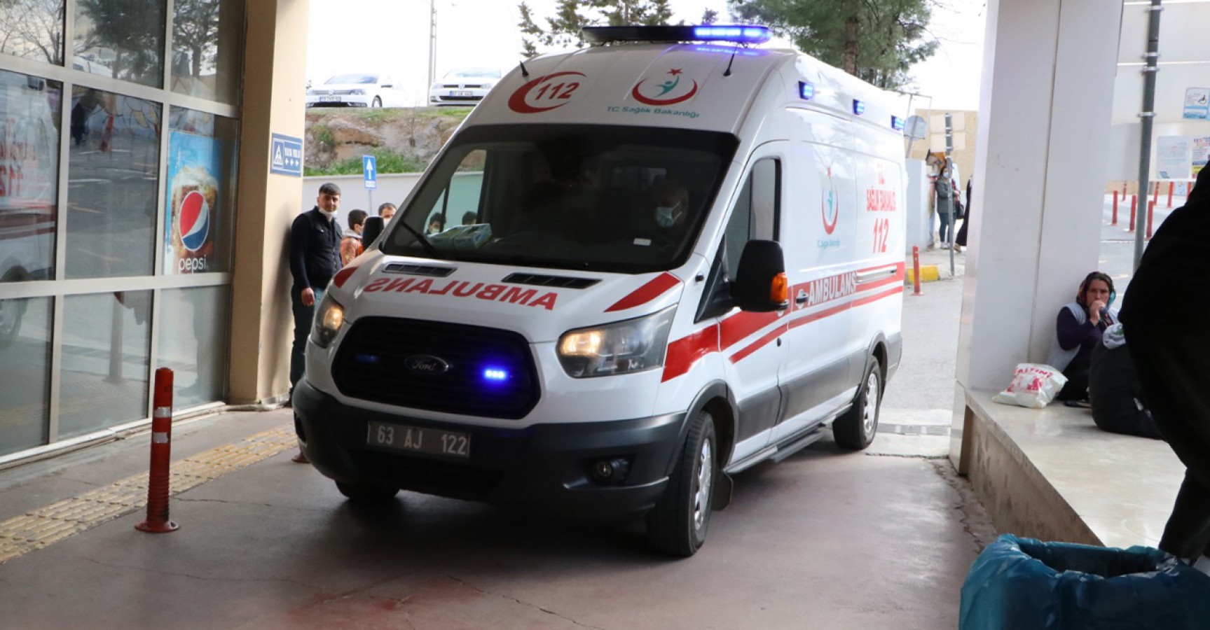 Gençlerin kavgasında bıçaklar konuştu!