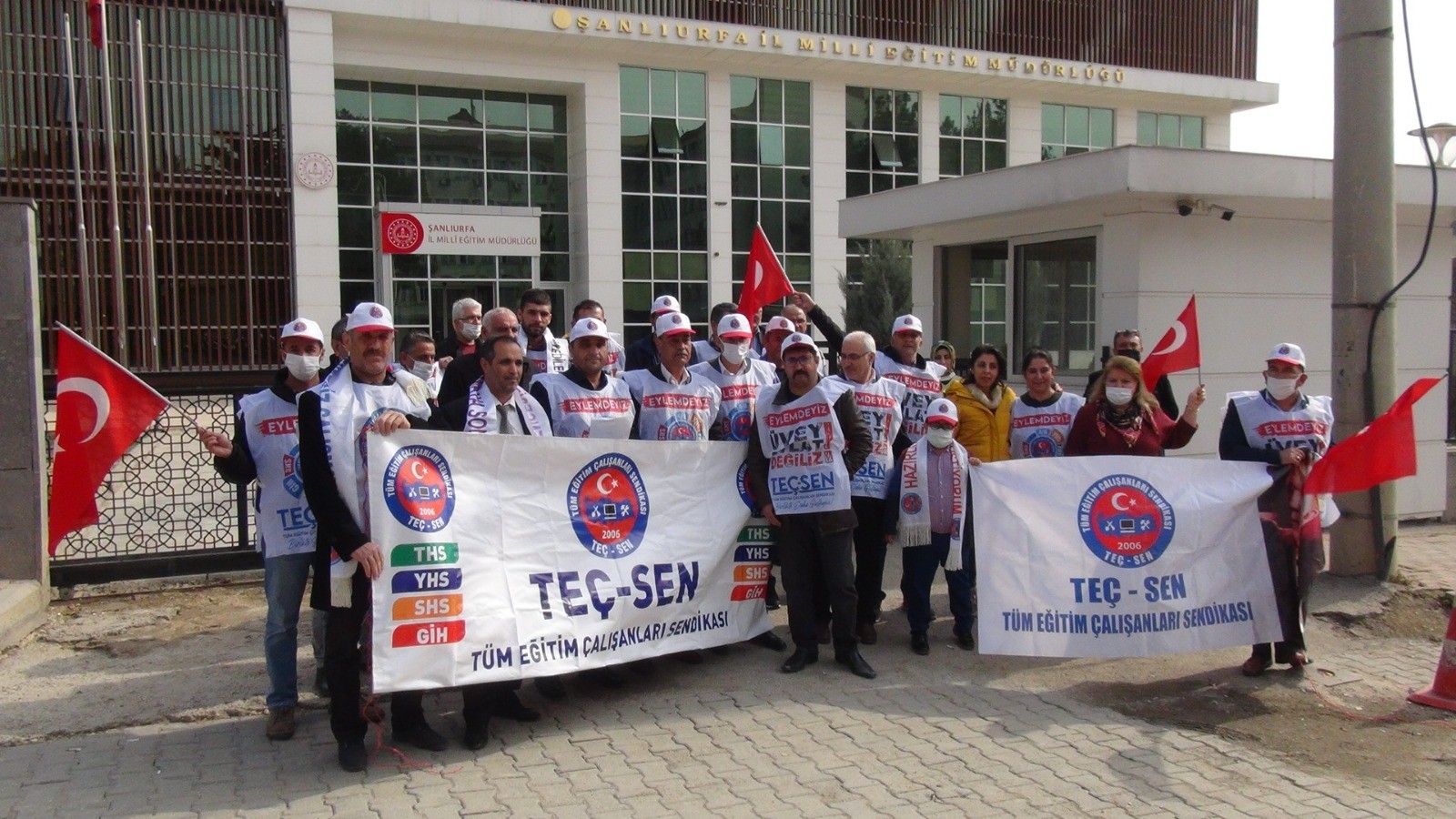 Teç-Sen: "Yetkili sendikalar kamu çalışanlarına sahip çıkmıyor"