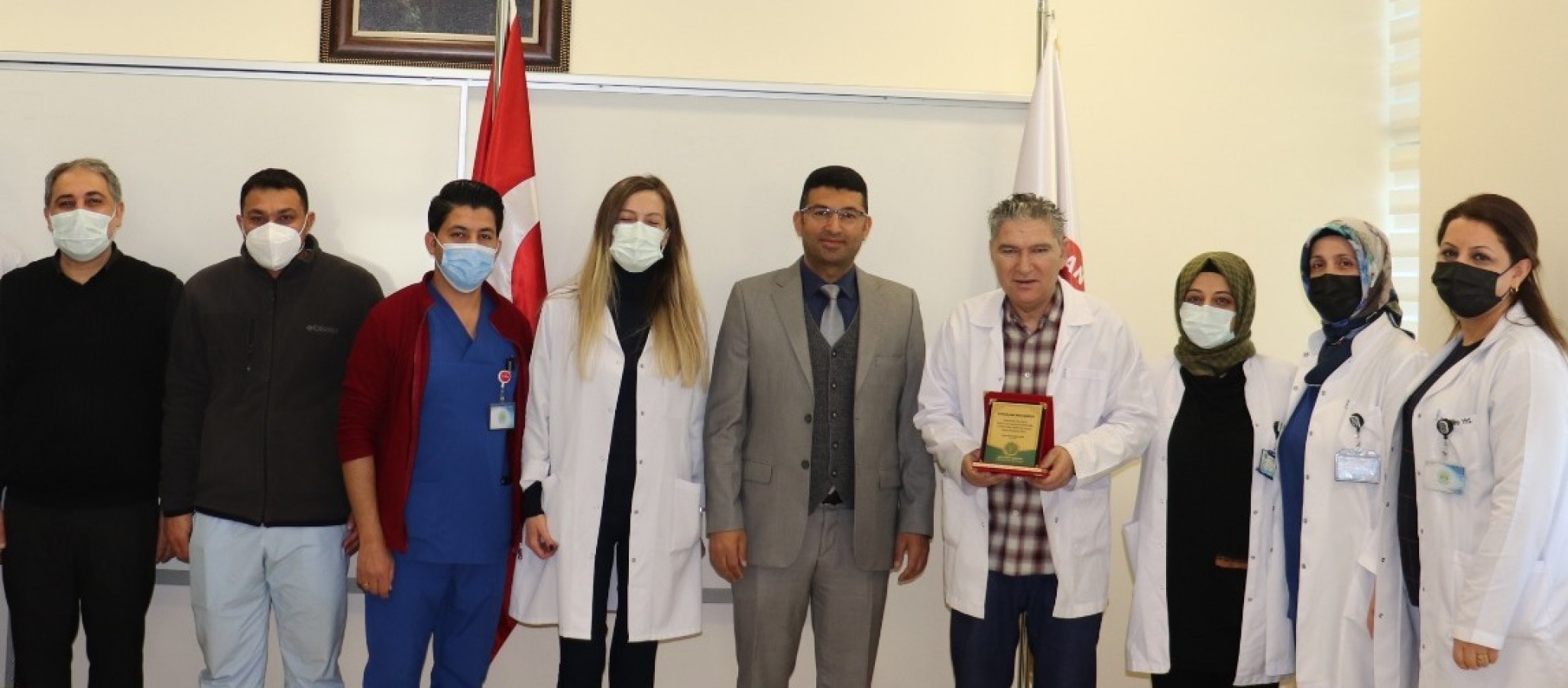 Urfa’da nefroloji uzmanı profesör Sarıkaya emekli oldu