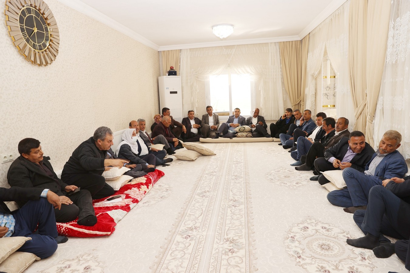Özyavuz, vatandaşların sorunlarını dinledi