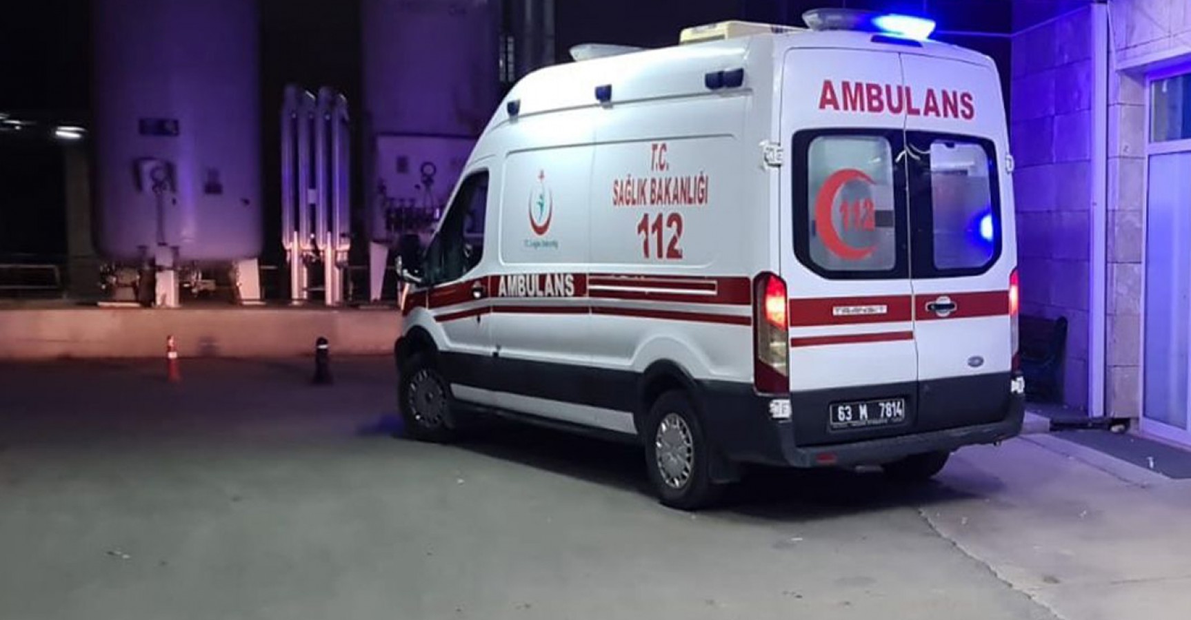 Şanlıurfa'da araç bariyerlere çarptı! Yaralılar var