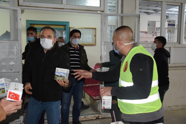 Viranşehir Belediyesi kandil simidi dağıttı