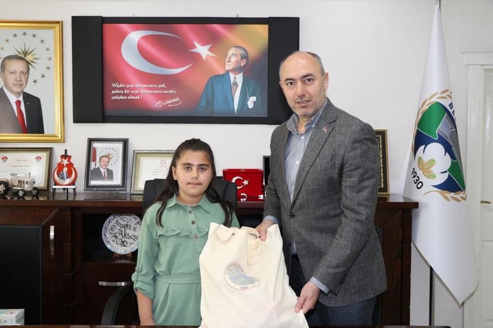 Başkan Aksoy Koltuğunu Elif'e Devretti