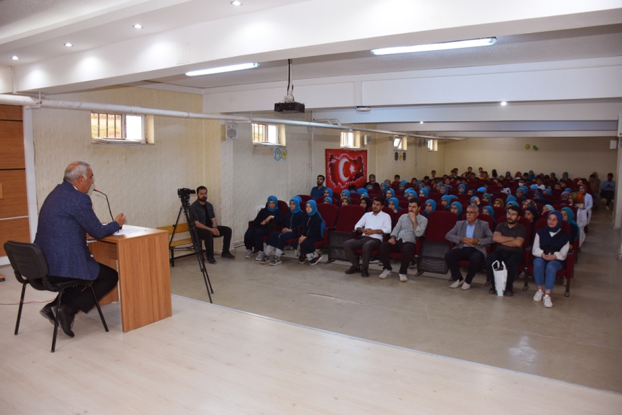 Başkan Bayık Öğrencilerle Söyleşi Yaptı