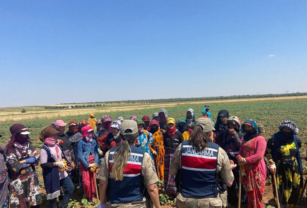 Suruç'ta Jandarma Ekipleri `KADES` Uygulamasını Tanıttı