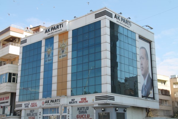 AK PARTİ’DE KONGRE TARİHLERİ NETLEŞTİ
