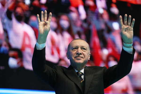 Erdoğan, Yeniden AK Parti Genel Başkanı Seçildi