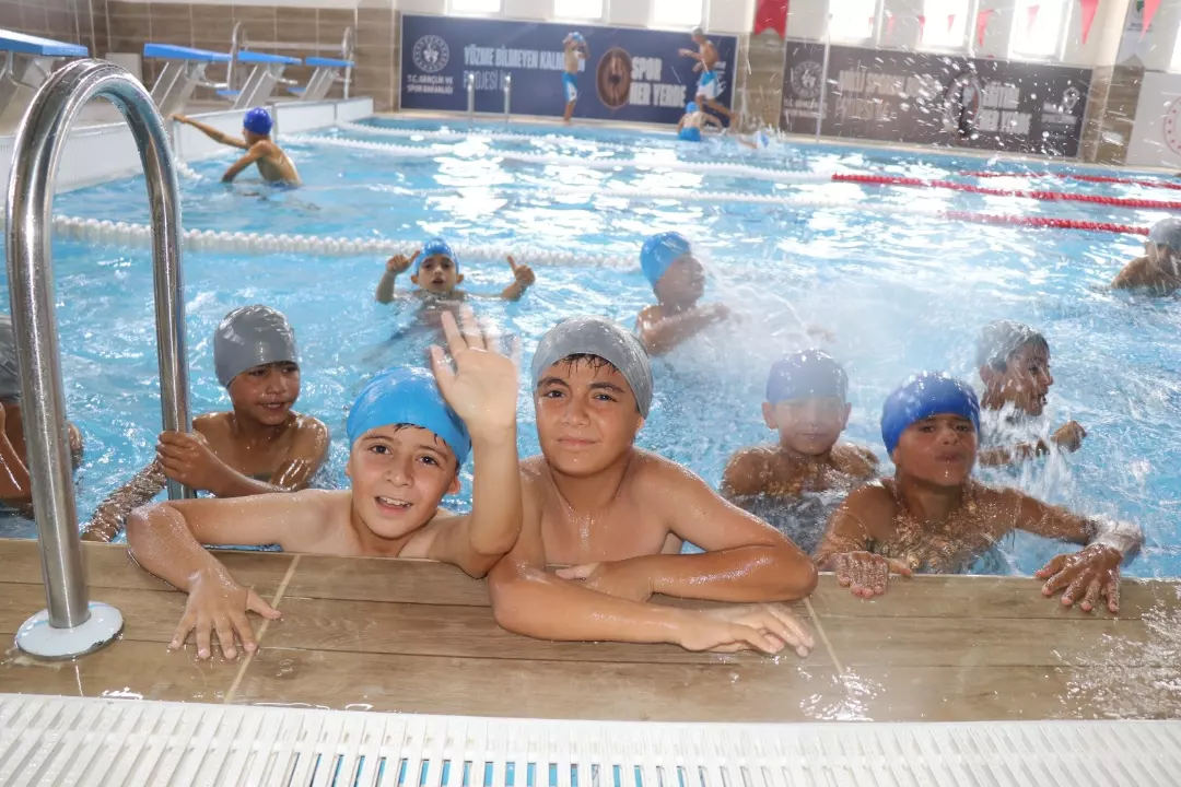 Gençlerin Vazgeçilmezi Yarı Olimpik Yüzme Havuzu