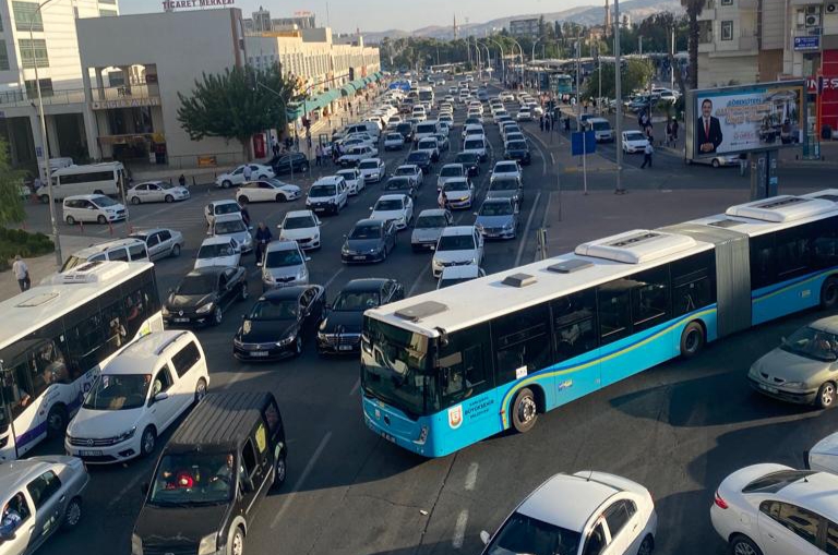 Abide Kavşağındaki Yol Çalışması Vatandaşları Çileden Çıkarttı