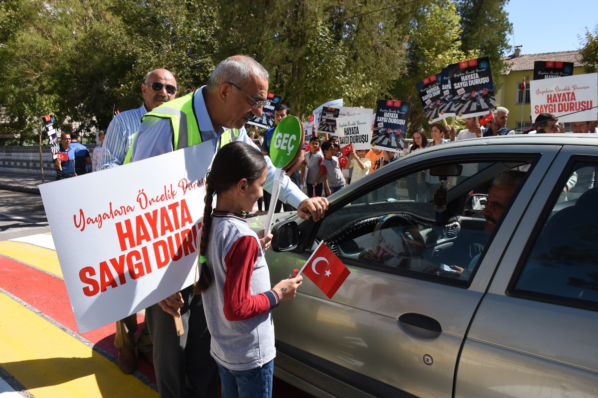 Hilvan’da ‘Yayalara Öncelik Duruşu, Hayata Saygı Duruşu’