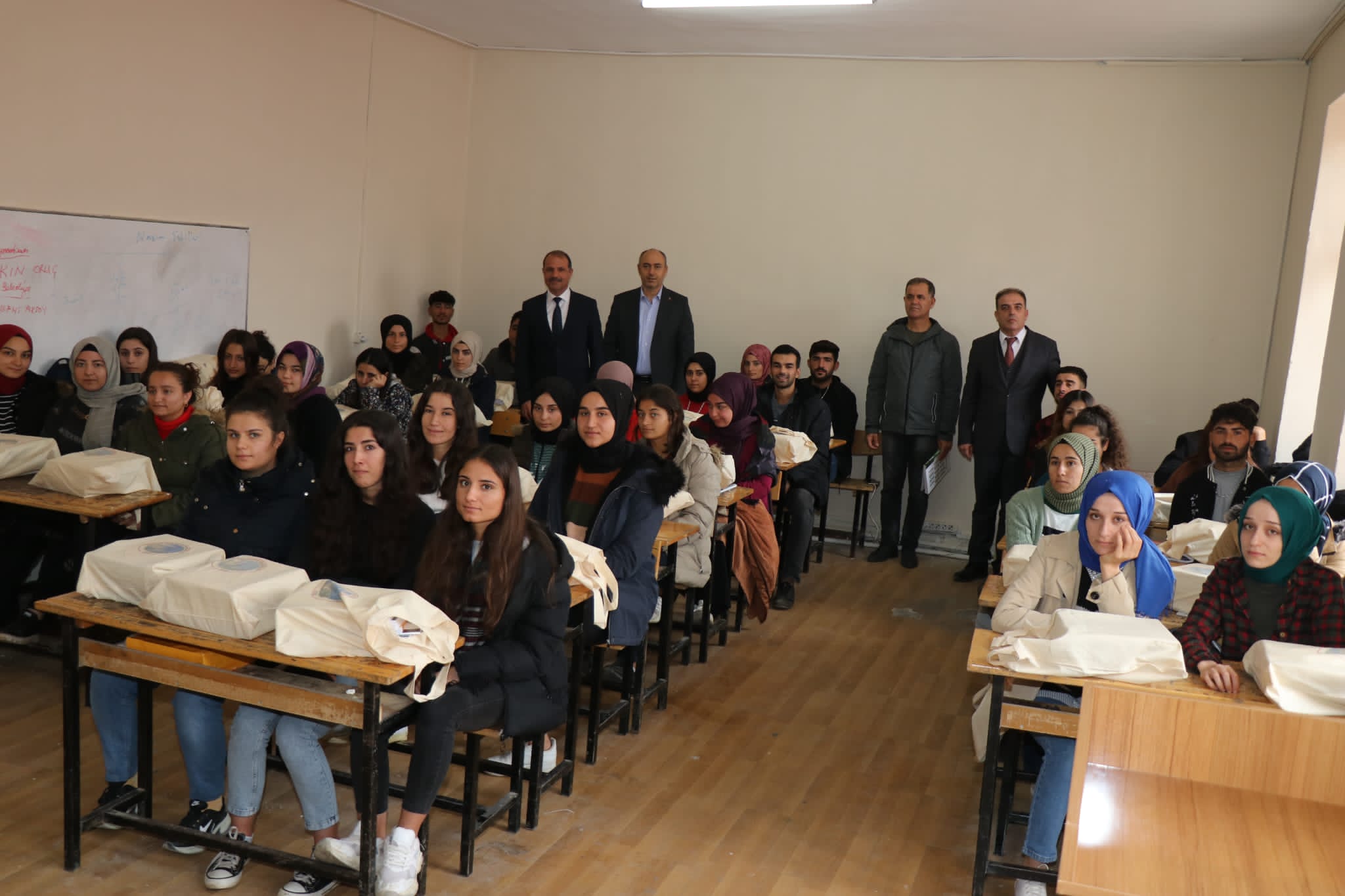 Başkan Aksoy'dan Öğrencilere Tam Destek