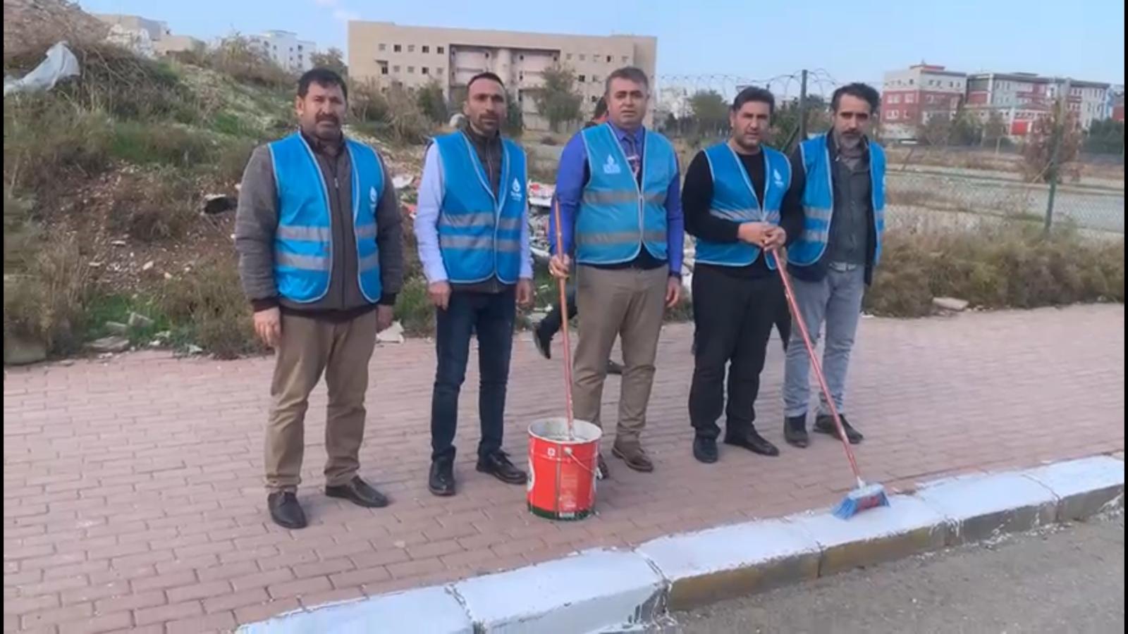 "Onlar Göz Boyuyor Biz İse Kaldırımları"