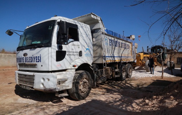 EYYÜBİYE’NİN KIRSALINDA YOL YAPIM ÇALIŞMALARI SÜRÜYOR
