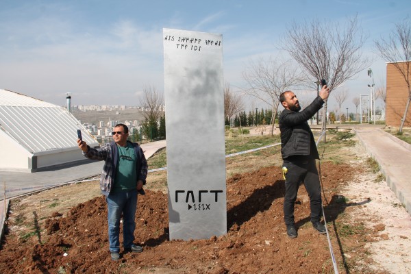 ŞANLIURFA’DA BU KEZ ÇAKMA MONOLİT ORTAYA ÇIKTI