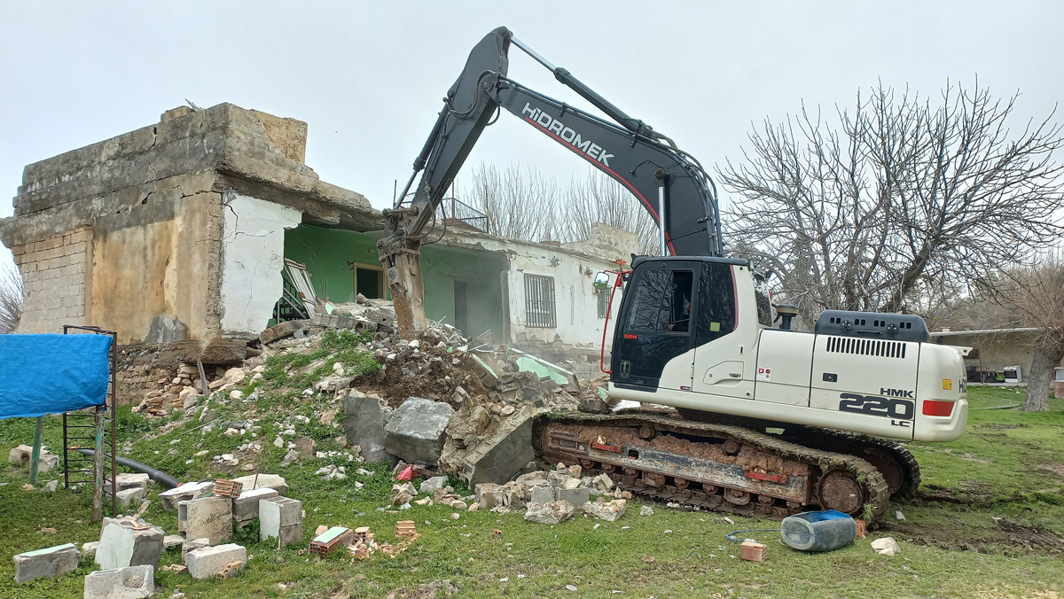 Hilvan’da Yıkım ve Enkaz Kaldırma Çalışmaları Sürüyor