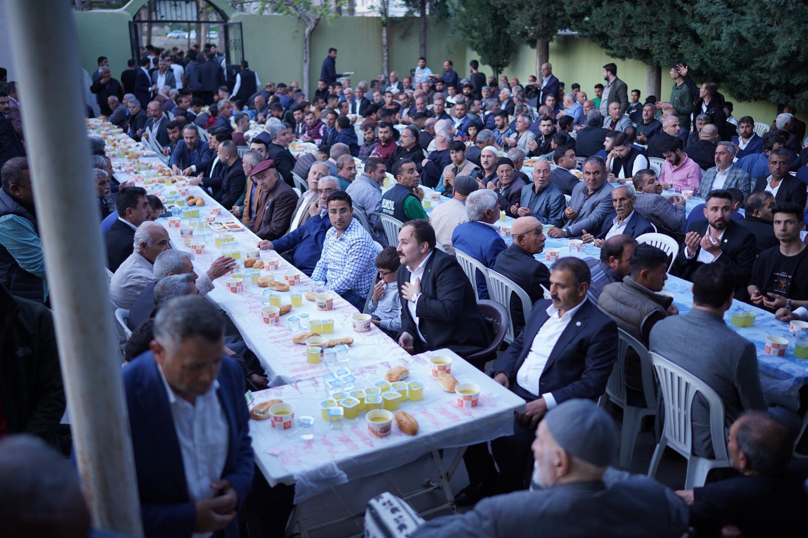 Bozova’da Miting Gibi Seçim Bürosu Açılışı