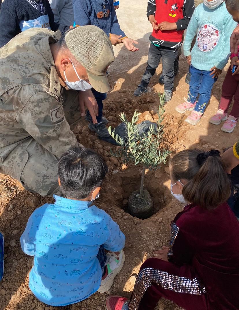 Harran'da Köy Okulları Yeşilleniyor
