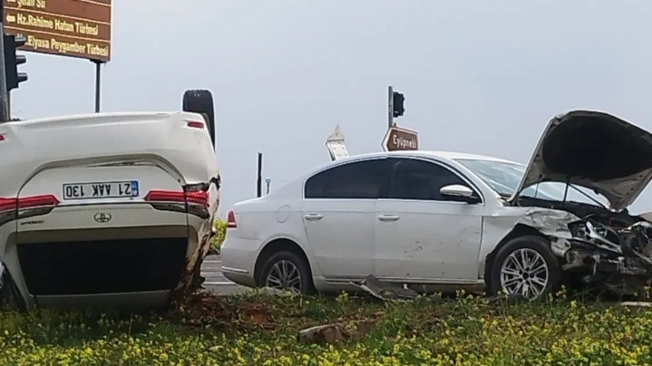 Şanlıurfa’da İki Otomobil Çarpıştı!