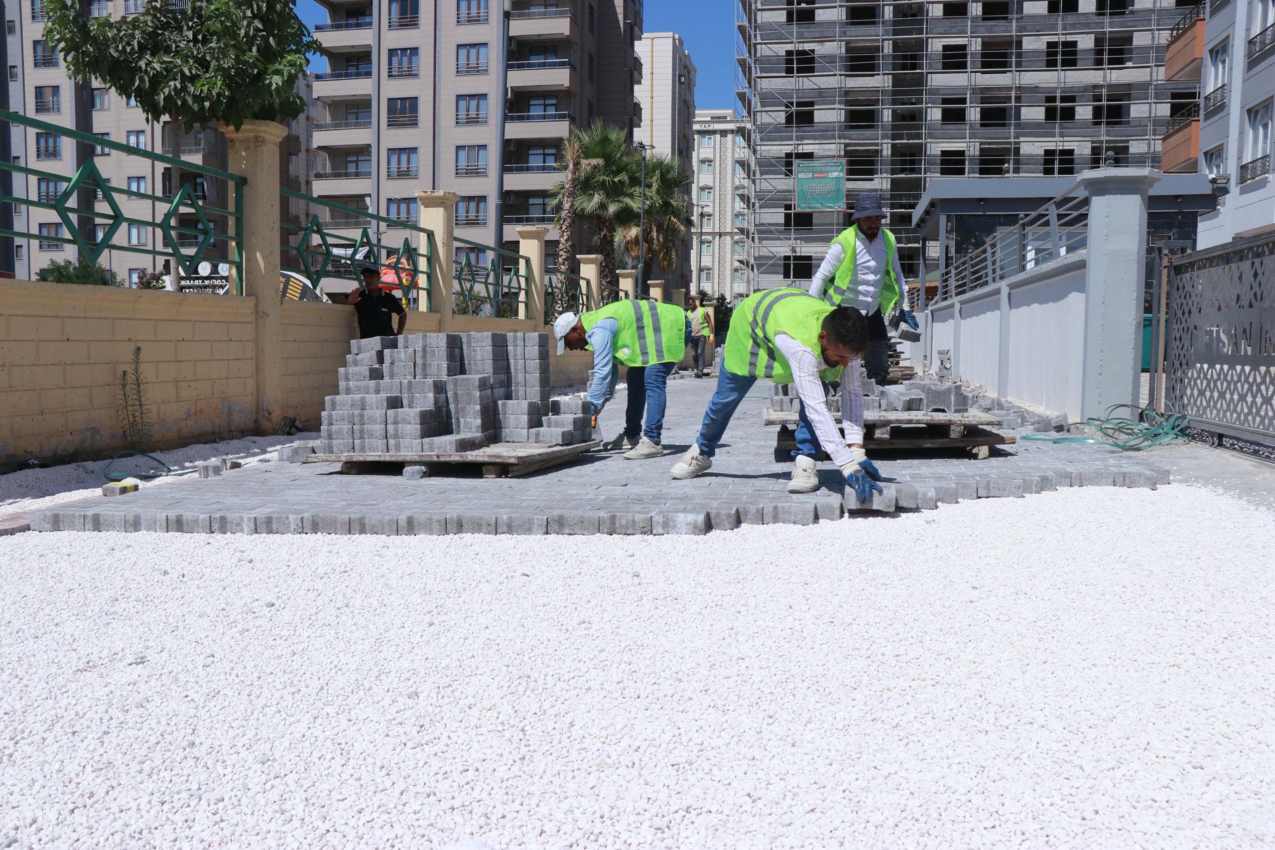 HALİLİYE BELEDİYESİ'NDEN 3 MAHALLEDE HUMMALI ÜSTYAPI ÇALIŞMASI