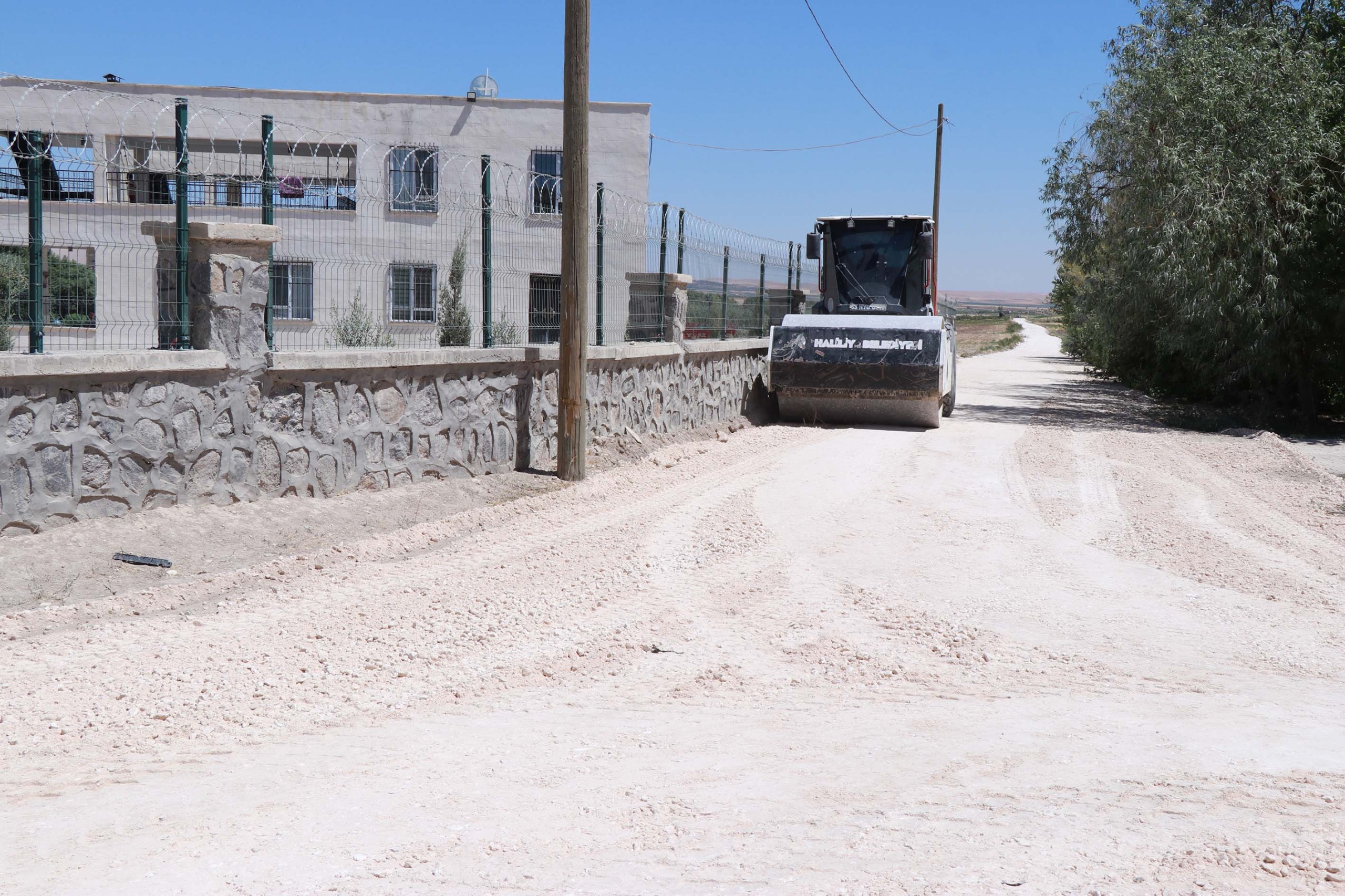 KIRSALDA ULAŞIM RAHATLIYOR: HALİLİYE BELEDİYESİ'NDEN YOL ATAĞI