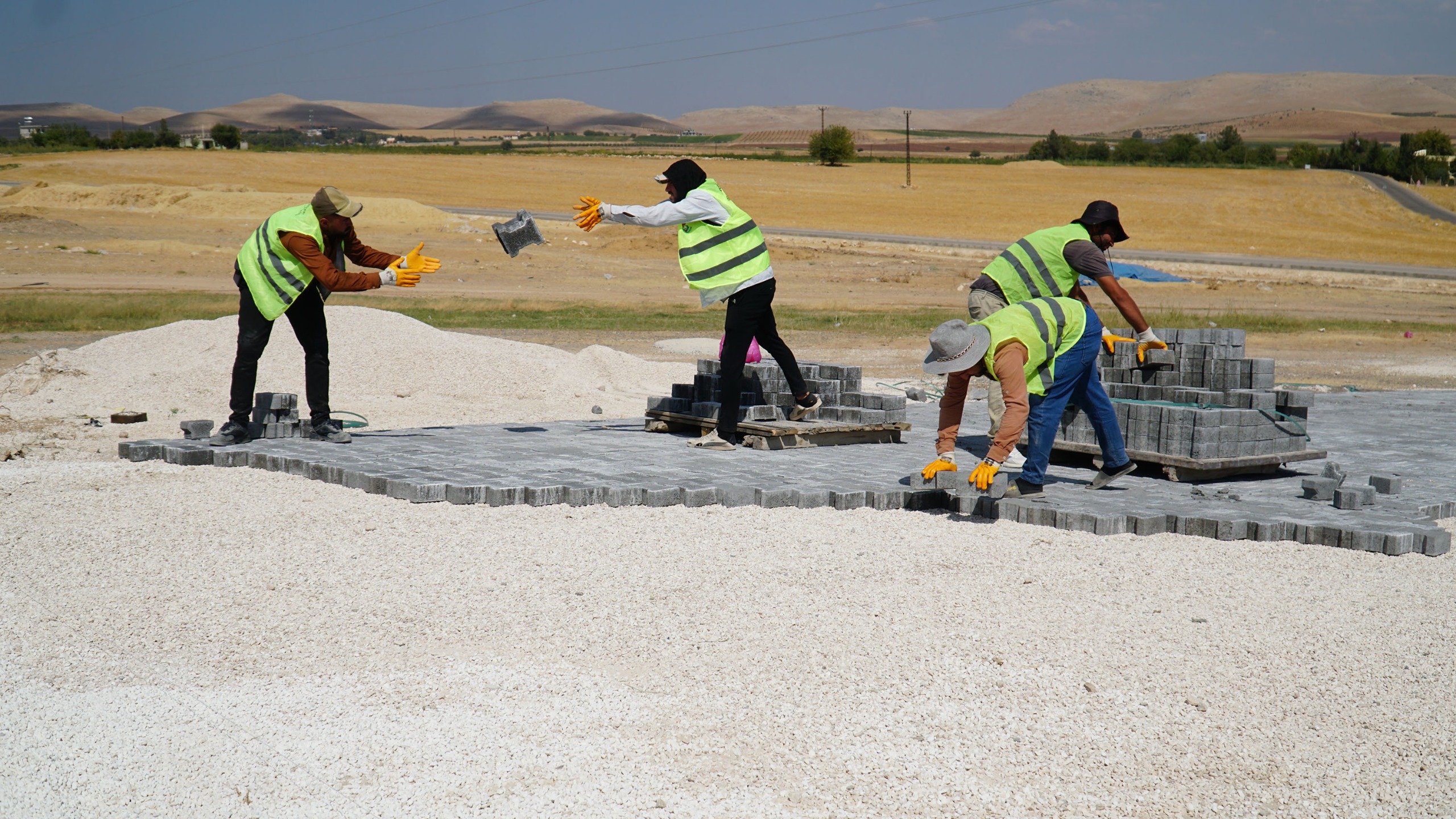BAŞKAN CANPOLAT’TAN KIRSALA HİZMET SEFERBERLİĞİ