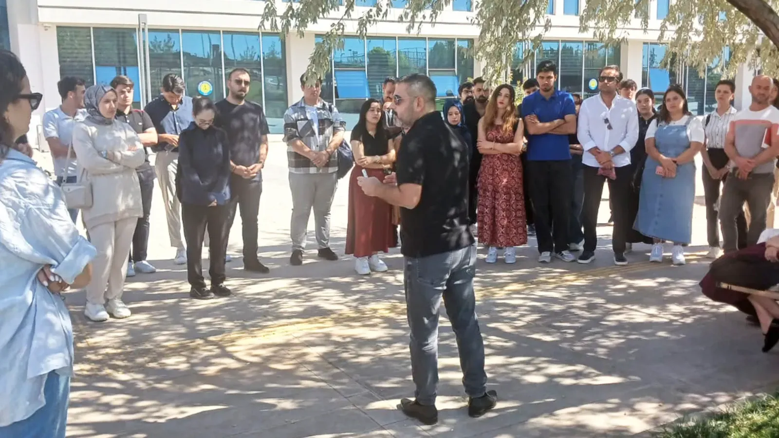 Urfa'da öğrenciler bahçede ders işledi