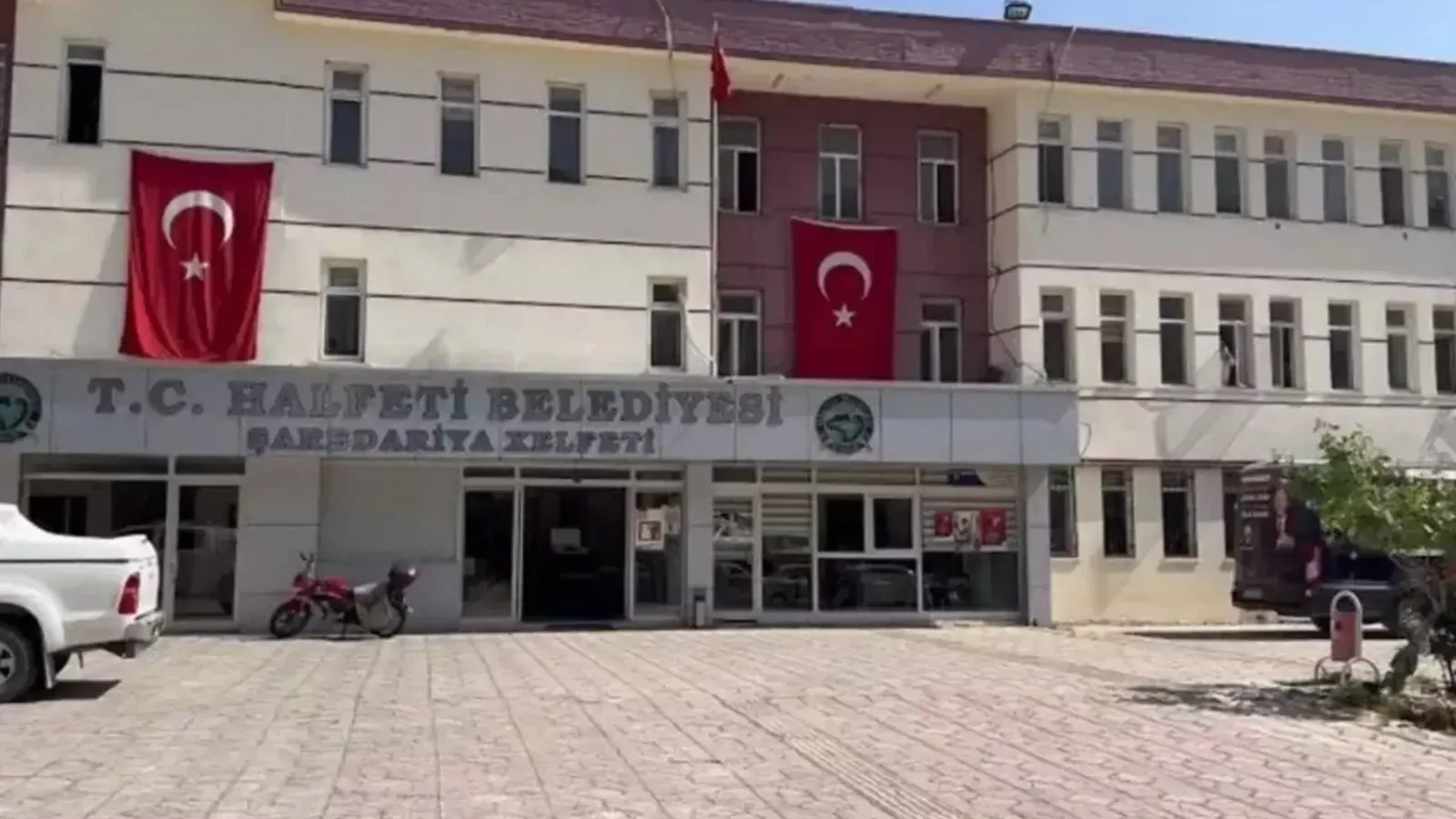 Urfa'da ilçe başkanı memuru darp etti iddiası!