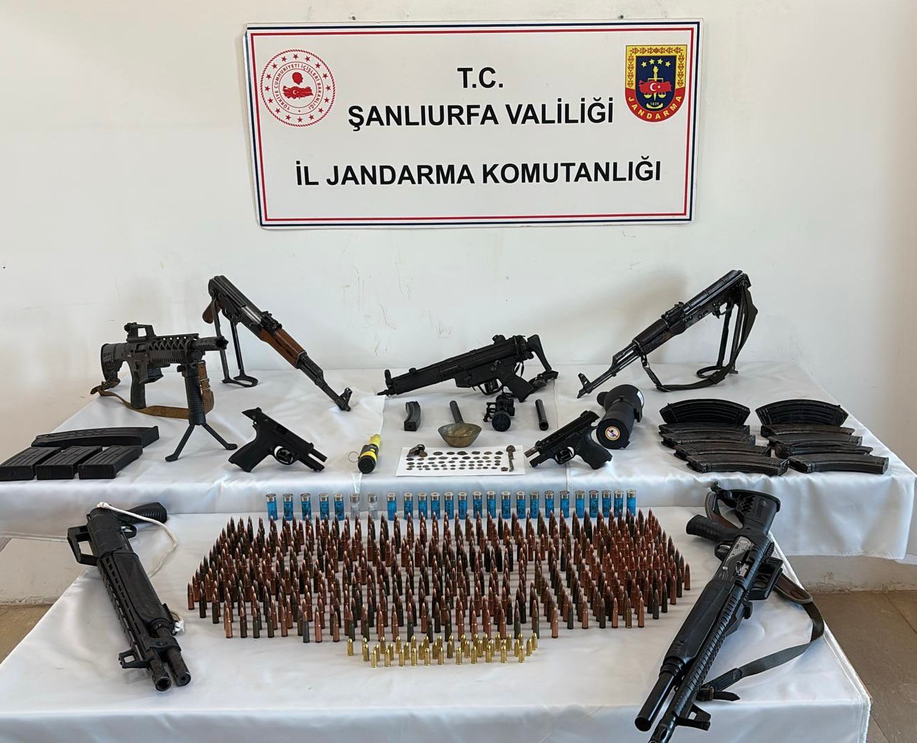 Şanlıurfa'da 3 adrese baskın! Cephane ele geçirildi!
