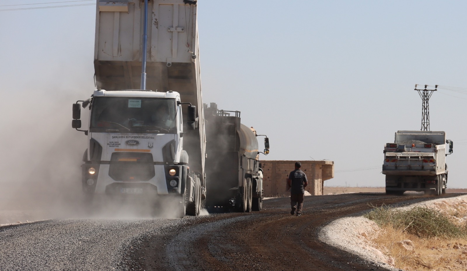 BÜYÜKŞEHİR, HARRAN’DA YOL KONFORUNU ARTIRIYOR