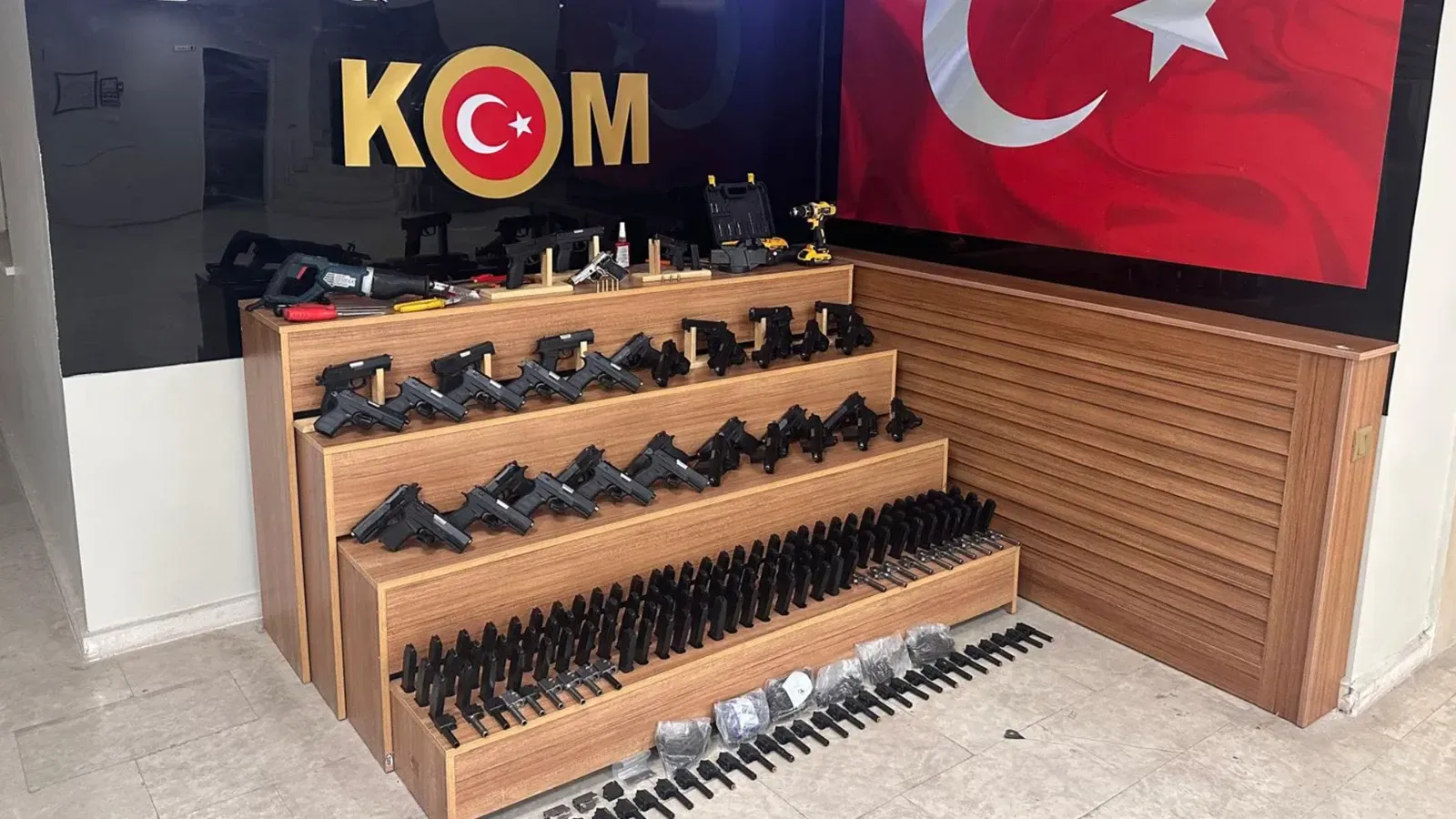 Şanlıurfa'da cephane gibi adrese baskın!
