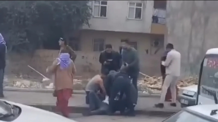 Urfa’nın İlçesinde Taşlı Sopalı Kavga! Yaralılar Var!