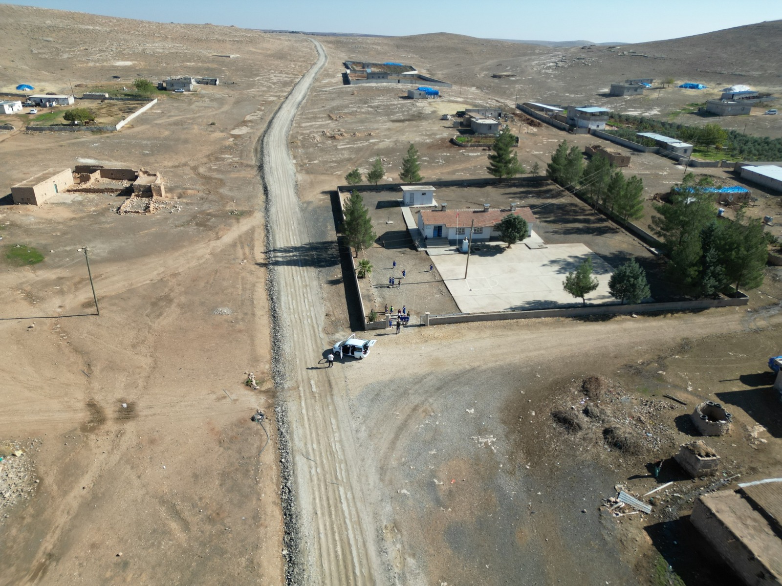 BÜYÜKŞEHİR, KIRSALDA BOZUK YOL BIRAKMIYOR