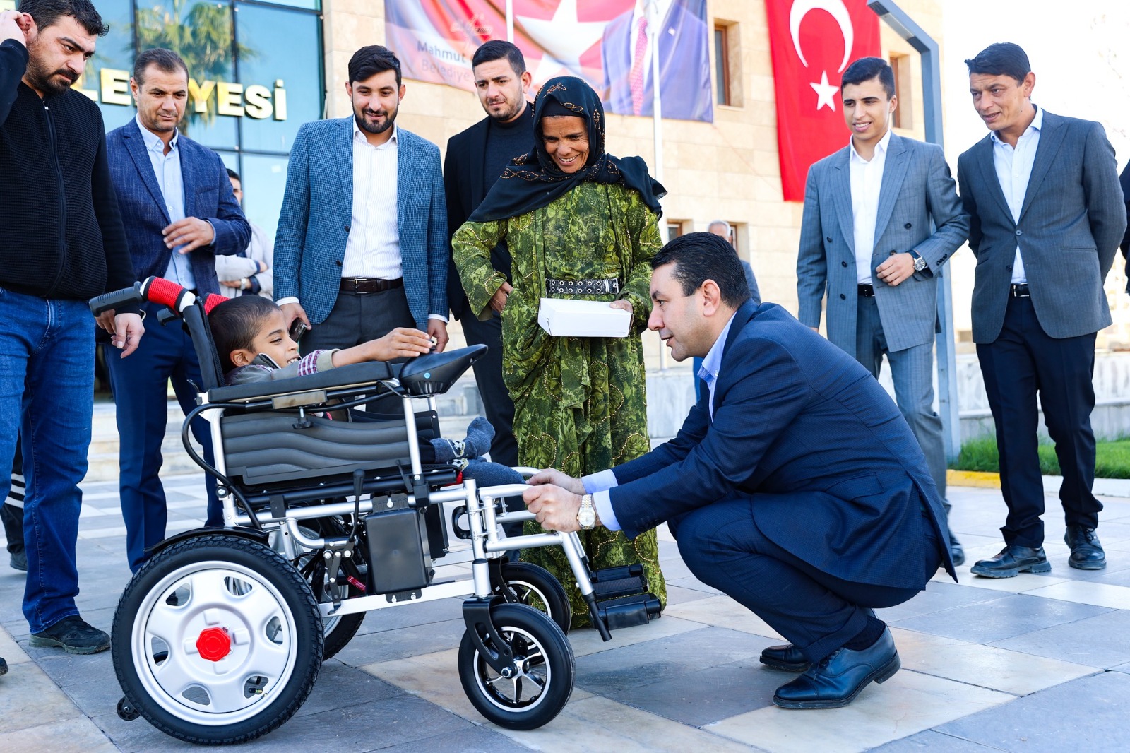 BAŞKAN ÖZYAVUZ: ENGELLİ KARDEŞLERİMİZİN HER ZAMAN YANINDA OLDUK