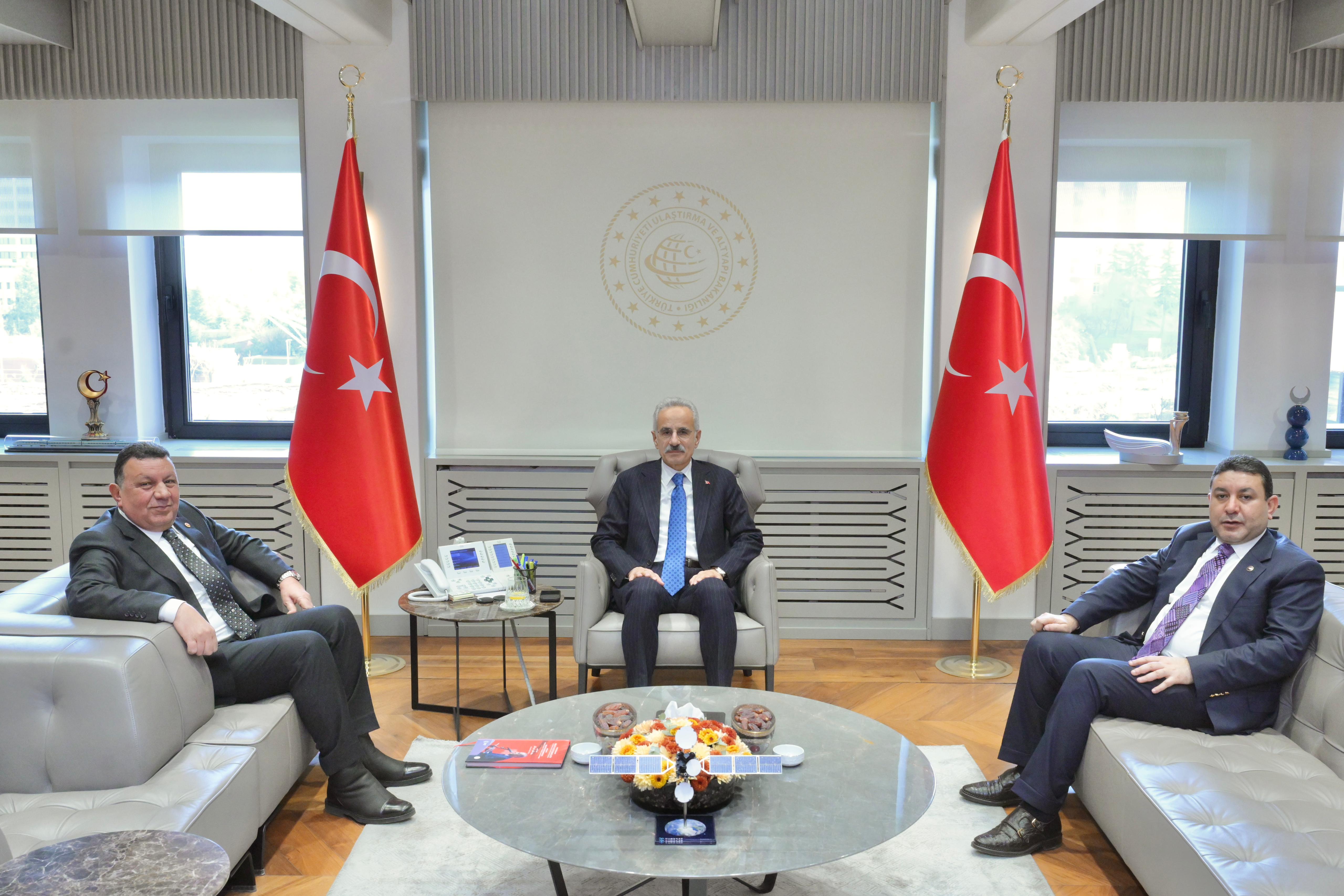BAŞKAN ÖZYAVUZ MÜJDEYİ ANKARA'DAN VERDİ: HARRAN YOLU DUBLE YOL OLACAK