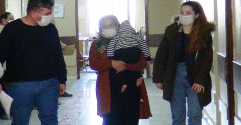 Şanlıurfa'da Kundaktaki Bebekle Hırsızlık Yapmayan Çalışan Kadın Gözaltına Alındı