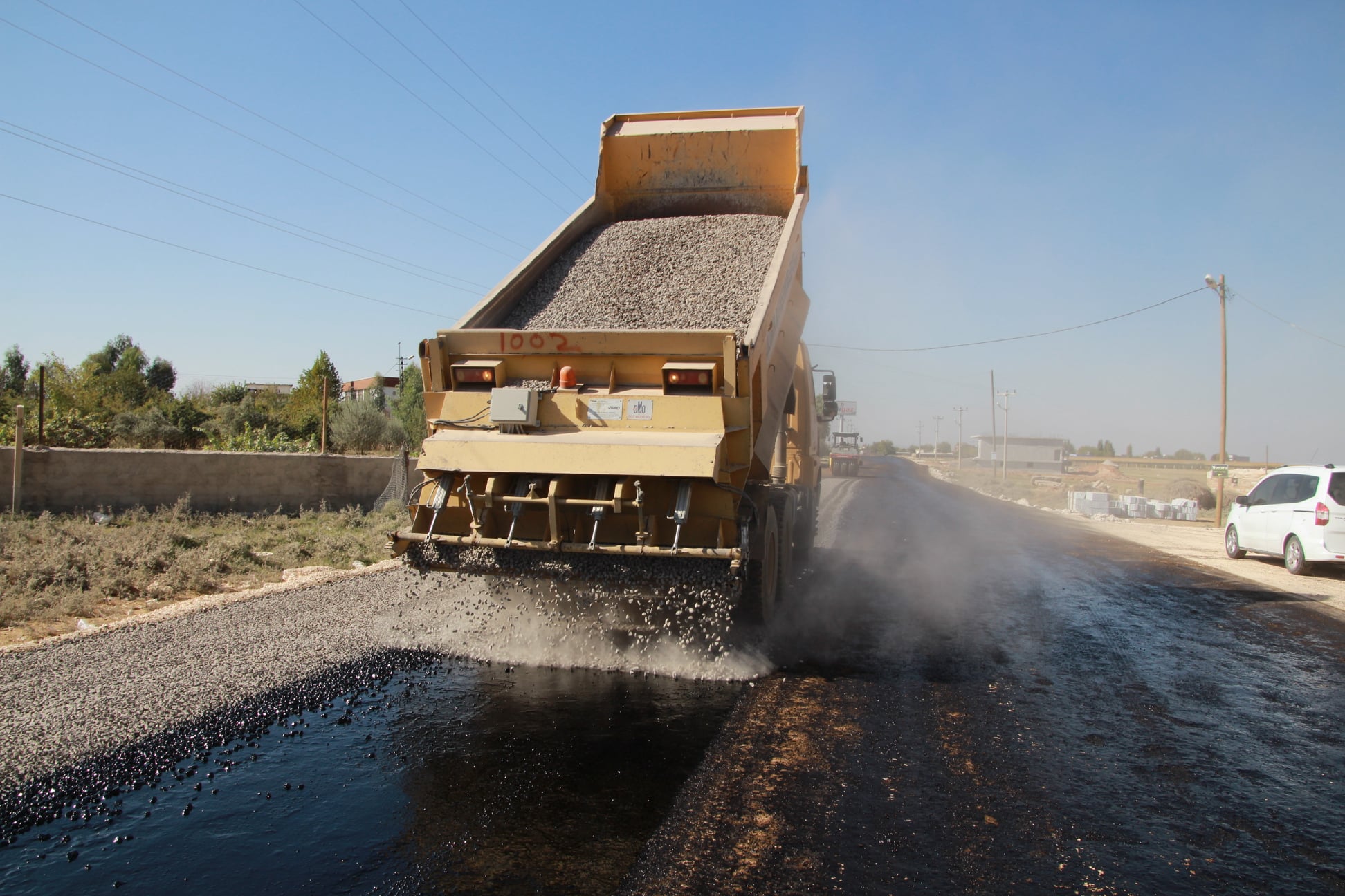 BAŞKAN ÖZYAVUZ İLE HARRAN KIRSALINDA GÖRÜLMEDİK HİZMET SEFERBERLİĞİ