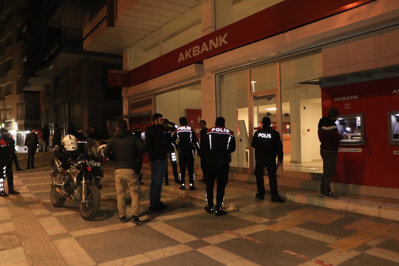 Bankada çalan alarm Urfa polisini harekete geçirdi!