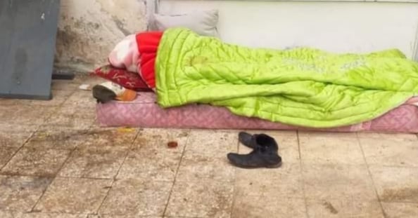 Sokakta Kalan Vatandaş Yardım Bekliyor