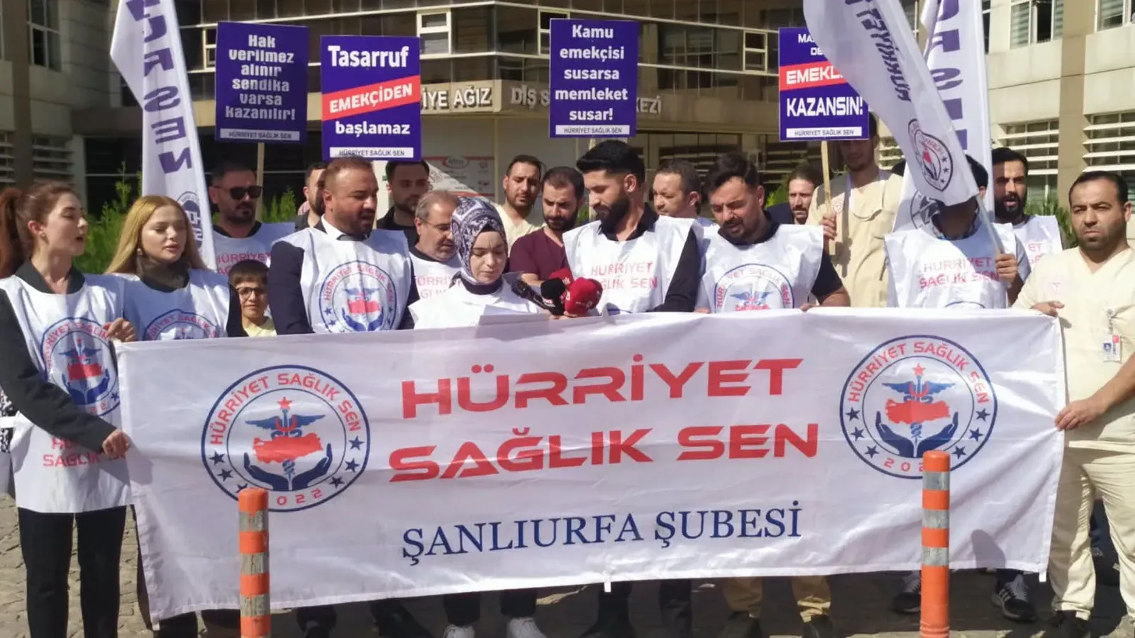Hürriyet Sağlık-Sen’den Şanlıurfa’daki sağlık çalışanlarının sorunlarıyla ilgili basın açıklaması