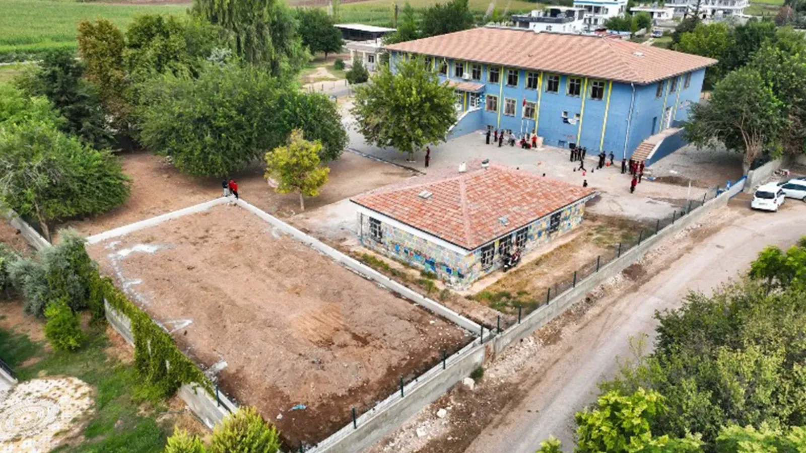 Harran’da 3 mahalleye halı saha, basketbol ve voleybol sahası müjdesi