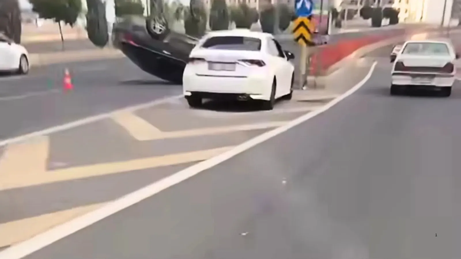 Şanlıurfa’da çevre yolunda kaza! Takla atan otomobildeki 3 kişi yaralandı